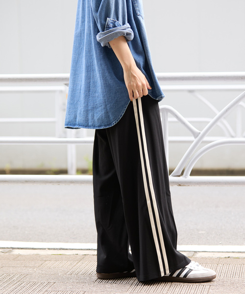 JOURNAL STANDARD relume(ジャーナルスタンダード レリューム)の「【洗濯機洗い可能】トレンドのスポーティーstyle。カットジャージサイドラインパンツ(その他パンツ・レディース・ライトグレー/ブラック・FREE)」の1枚目の写真