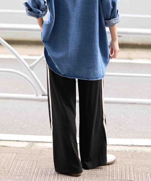 JOURNAL STANDARD relume(ジャーナルスタンダード レリューム)の「【洗濯機洗い可能】トレンドのスポーティーstyle。カットジャージサイドラインパンツ(その他パンツ・レディース・ライトグレー/ブラック・FREE)」の11枚目の写真