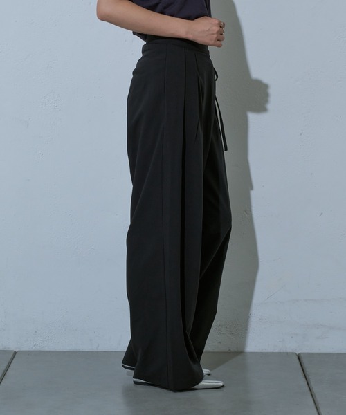 COLONY 2139（コロニートゥーワンスリーナイン）の「ラップ2タックワイドパンツ（スラックス・レディース・ブラック/グレー・SMALL/MEDIUM）」の17枚目の写真