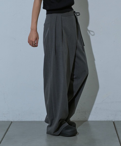 COLONY 2139（コロニートゥーワンスリーナイン）の「ラップ2タックワイドパンツ（スラックス・レディース・ブラック/グレー・SMALL/MEDIUM）」の7枚目の写真