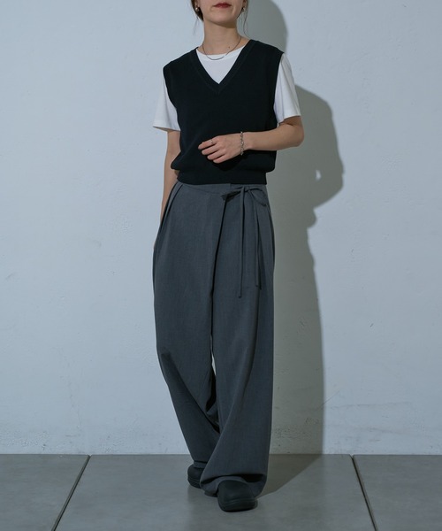 COLONY 2139（コロニートゥーワンスリーナイン）の「ラップ2タックワイドパンツ（スラックス・レディース・ブラック/グレー・SMALL/MEDIUM）」の3枚目の写真