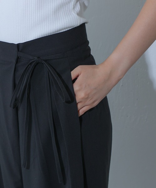 COLONY 2139（コロニートゥーワンスリーナイン）の「ラップ2タックワイドパンツ（スラックス・レディース・ブラック/グレー・SMALL/MEDIUM）」の21枚目の写真