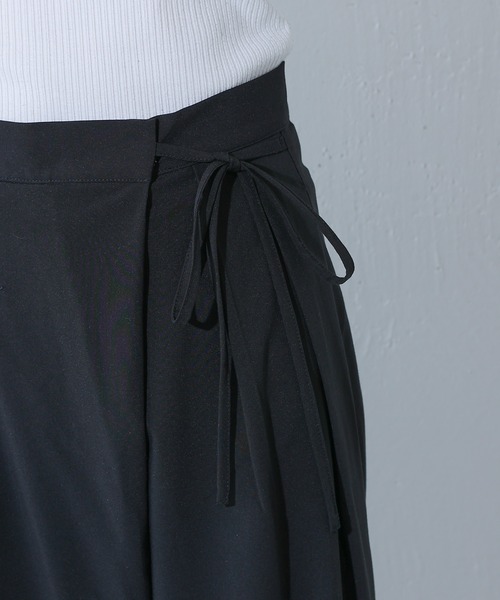 COLONY 2139（コロニートゥーワンスリーナイン）の「ラップ2タックワイドパンツ（スラックス・レディース・ブラック/グレー・SMALL/MEDIUM）」の22枚目の写真