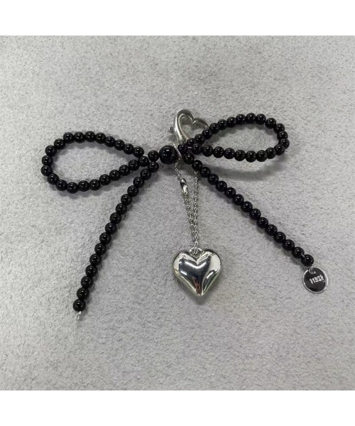 TONE SELECT GOODS（トーンセレクトグッズ）の「【urge select】リボン×ハート ビーズチェーン キーホルダー/バッグチャーム【マルチウェイ】（キーホルダー・レディース・ブラック/ホワイト/シルバー・FREE）」の2枚目の写真