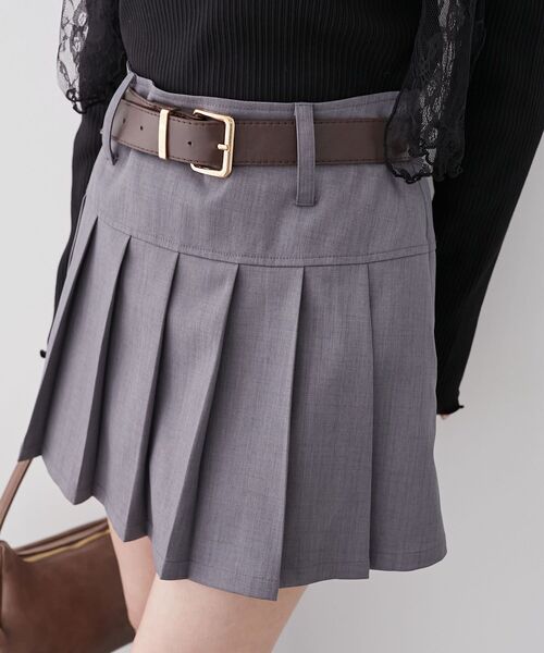 MAJESTIC LEGON（マジェスティックレゴン）の「太ベルトプリーツミニスカート（スカート・レディース・ブラウン系その他4/ベージュ/グレー/A・MEDIUM）」の2枚目の写真