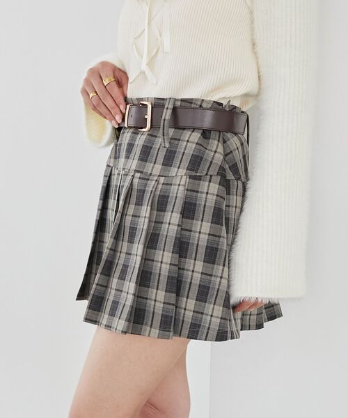 MAJESTIC LEGON（マジェスティックレゴン）の「太ベルトプリーツミニスカート（スカート・レディース・ブラウン系その他4/ベージュ/グレー/A・MEDIUM）」の9枚目の写真