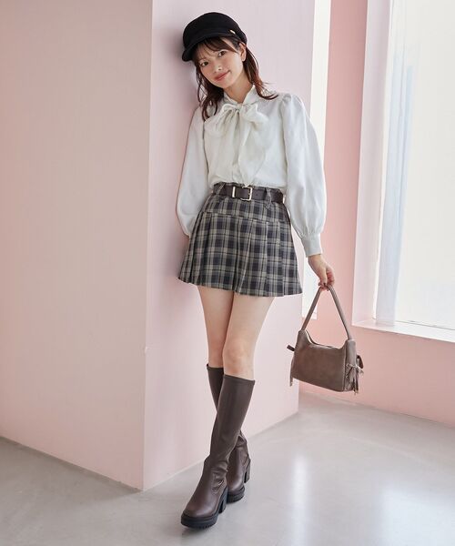 MAJESTIC LEGON（マジェスティックレゴン）の「太ベルトプリーツミニスカート（スカート・レディース・ブラウン系その他4/ベージュ/グレー/A・MEDIUM）」の12枚目の写真