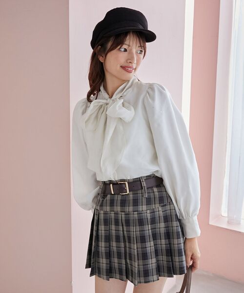 MAJESTIC LEGON（マジェスティックレゴン）の「太ベルトプリーツミニスカート（スカート・レディース・ブラウン系その他4/ベージュ/グレー/A・MEDIUM）」の15枚目の写真