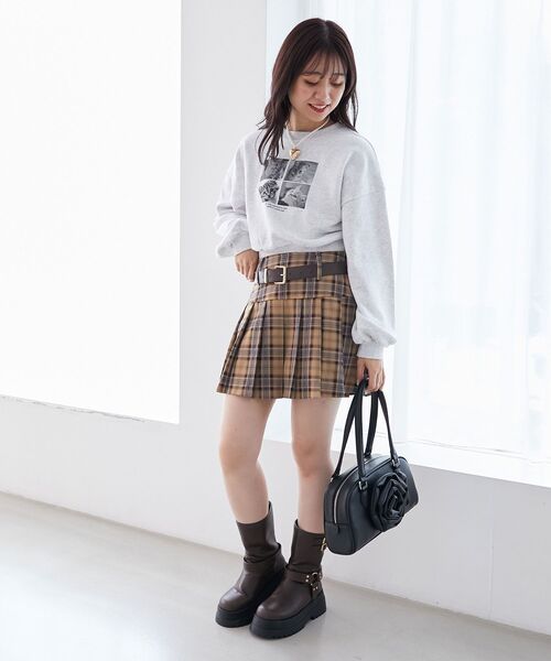 MAJESTIC LEGON（マジェスティックレゴン）の「太ベルトプリーツミニスカート（スカート・レディース・ブラウン系その他4/ベージュ/グレー/A・MEDIUM）」の17枚目の写真