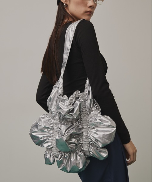 Solace(ソレイス)の「メタリックギャザートートバッグ(トートバッグ・レディース・シルバー/ブラック/ホワイト・FREE)」の3枚目の写真