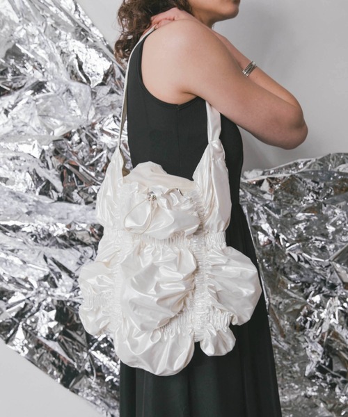 Solace(ソレイス)の「メタリックギャザートートバッグ(トートバッグ・レディース・シルバー/ブラック/ホワイト・FREE)」の6枚目の写真