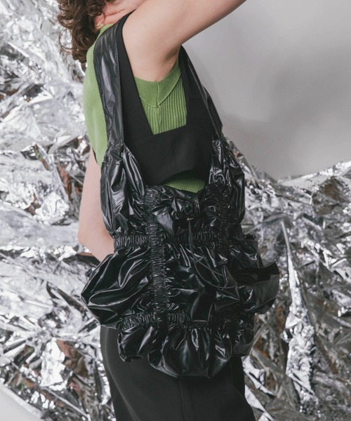 Solace(ソレイス)の「メタリックギャザートートバッグ(トートバッグ・レディース・シルバー/ブラック/ホワイト・FREE)」の10枚目の写真