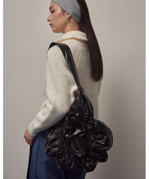 Solace(ソレイス)の「メタリックギャザートートバッグ(トートバッグ・レディース・シルバー/ブラック/ホワイト・FREE)」の16枚目の写真