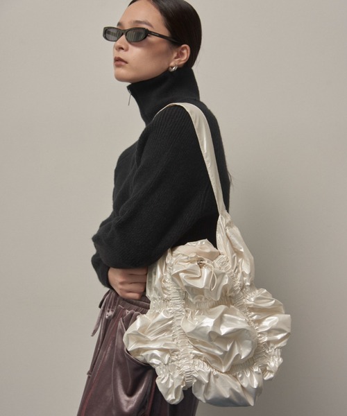 Solace(ソレイス)の「メタリックギャザートートバッグ(トートバッグ・レディース・シルバー/ブラック/ホワイト・FREE)」の12枚目の写真