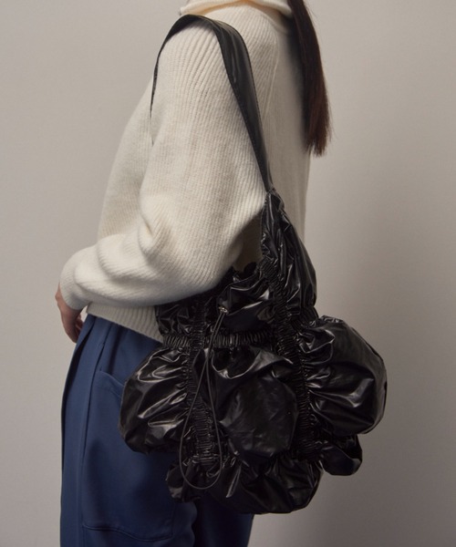 Solace(ソレイス)の「メタリックギャザートートバッグ(トートバッグ・レディース・シルバー/ブラック/ホワイト・FREE)」の17枚目の写真