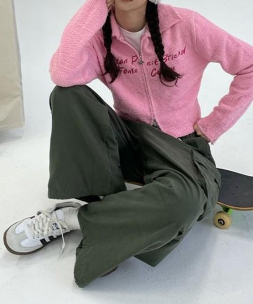 LYEON(リヨン)の「ロゴ刺繍ブークレジップアップニットブルゾン(ブルゾン・レディース・ピンク/ホワイト/ブルー・FREE)」の13枚目の写真