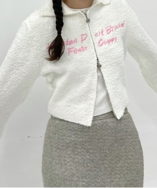 LYEON(リヨン)の「ロゴ刺繍ブークレジップアップニットブルゾン(ブルゾン・レディース・ピンク/ホワイト/ブルー・FREE)」の5枚目の写真