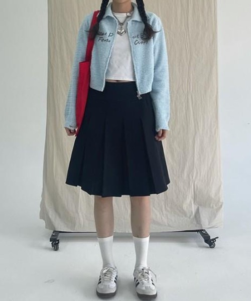 LYEON(リヨン)の「ロゴ刺繍ブークレジップアップニットブルゾン(ブルゾン・レディース・ピンク/ホワイト/ブルー・FREE)」の12枚目の写真