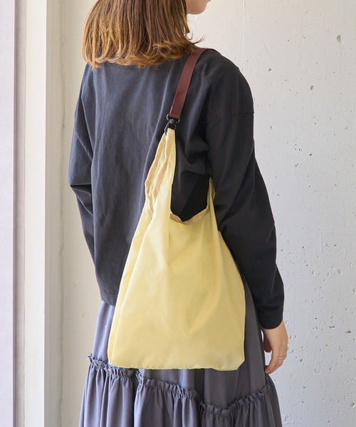 MAISON CLUB(メゾンクラブ)の「【MAISON CLUB】Ripstop Nylon 2way Shoulder Tote / リップストップナイロン2ウェイショルダートート(トートバッグ・メンズ・カーキ/ブラック/オレンジ/ベージュ/ネイビー/グレー・FREE)」の3枚目の写真