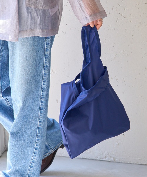 MAISON CLUB(メゾンクラブ)の「【MAISON CLUB】Ripstop Nylon 2way Shoulder Tote / リップストップナイロン2ウェイショルダートート(トートバッグ・メンズ・カーキ/ブラック/オレンジ/ベージュ/ネイビー/グレー・FREE)」の5枚目の写真
