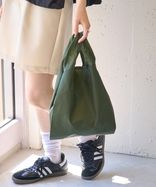 MAISON CLUB(メゾンクラブ)の「【MAISON CLUB】Ripstop Nylon 2way Shoulder Tote / リップストップナイロン2ウェイショルダートート(トートバッグ・メンズ・カーキ/ブラック/オレンジ/ベージュ/ネイビー/グレー・FREE)」の4枚目の写真