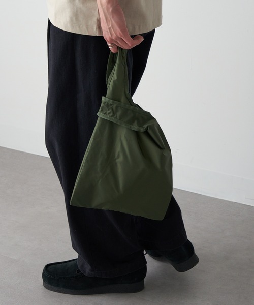 MAISON CLUB(メゾンクラブ)の「【MAISON CLUB】Ripstop Nylon 2way Shoulder Tote / リップストップナイロン2ウェイショルダートート(トートバッグ・メンズ・カーキ/ブラック/オレンジ/ベージュ/ネイビー/グレー・FREE)」の11枚目の写真