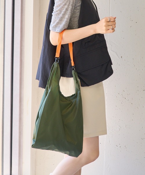 MAISON CLUB(メゾンクラブ)の「【MAISON CLUB】Ripstop Nylon 2way Shoulder Tote / リップストップナイロン2ウェイショルダートート(トートバッグ・メンズ・カーキ/ブラック/オレンジ/ベージュ/ネイビー/グレー・FREE)」の9枚目の写真