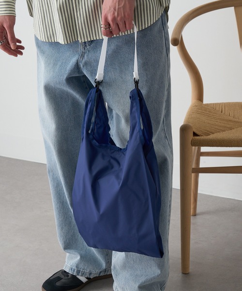 MAISON CLUB(メゾンクラブ)の「【MAISON CLUB】Ripstop Nylon 2way Shoulder Tote / リップストップナイロン2ウェイショルダートート(トートバッグ・メンズ・カーキ/ブラック/オレンジ/ベージュ/ネイビー/グレー・FREE)」の22枚目の写真