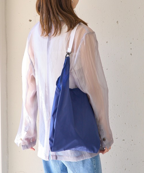 MAISON CLUB(メゾンクラブ)の「【MAISON CLUB】Ripstop Nylon 2way Shoulder Tote / リップストップナイロン2ウェイショルダートート(トートバッグ・メンズ・カーキ/ブラック/オレンジ/ベージュ/ネイビー/グレー・FREE)」の17枚目の写真