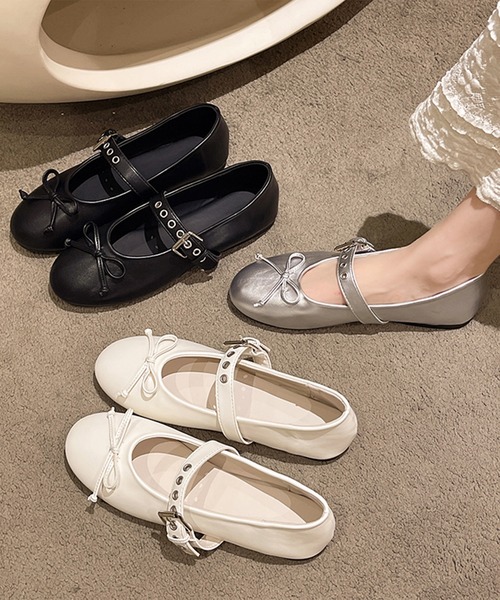 【美品】フラットパンプス　スタッズ　リボン　スエード セール】レザー調 スタッズ ベルト リボン フラット パンプス