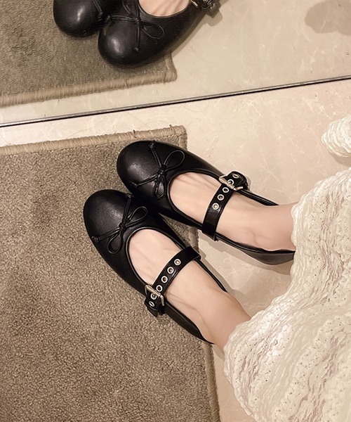 Lace Ladies（レースレディース）の「レザー調 スタッズ ベルト リボン フラット パンプス（パンプス・レディース・ホワイト/ブラック/シルバー・22.5cm/23.5cm/24cm/24.5cm/25cm/23cm）」の14枚目の写真