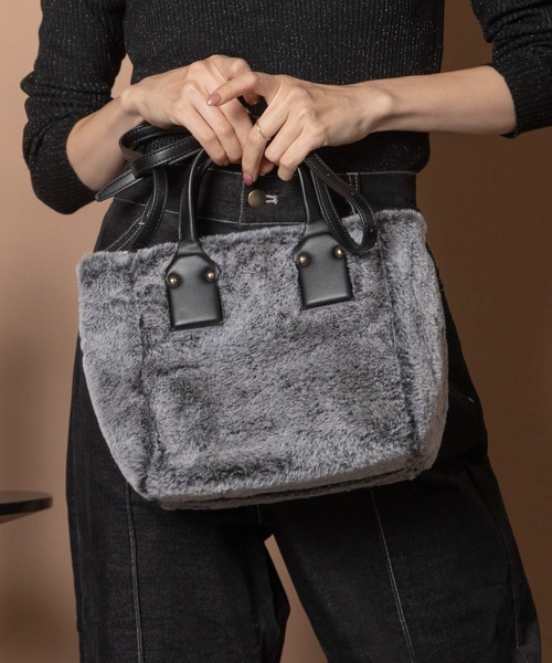 Bou Jeloud(ブージュルード)の「スクエアファートート(トートバッグ・レディース・ブラック/アイボリー・ONESIZE)」の2枚目の写真