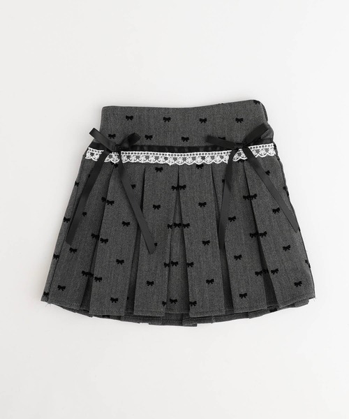 URBAN CHERRY（アーバンチェリー）の「【インナーパンツ付き】レース切り替えリボンプリーツスカート（スカート・キッズ・グレー・110cm/120cm/130cm/140cm/150cm）」の3枚目の写真