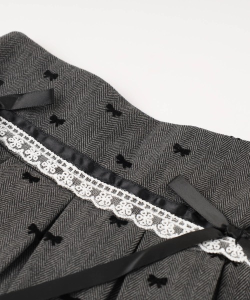 URBAN CHERRY（アーバンチェリー）の「【インナーパンツ付き】レース切り替えリボンプリーツスカート（スカート・キッズ・グレー・110cm/120cm/130cm/140cm/150cm）」の16枚目の写真
