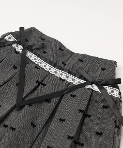 URBAN CHERRY（アーバンチェリー）の「【インナーパンツ付き】レース切り替えリボンプリーツスカート（スカート・キッズ・グレー・110cm/120cm/130cm/140cm/150cm）」の15枚目の写真