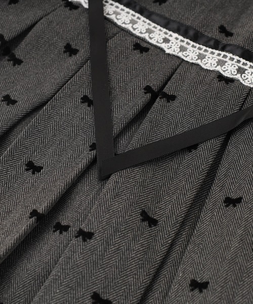 URBAN CHERRY（アーバンチェリー）の「【インナーパンツ付き】レース切り替えリボンプリーツスカート（スカート・キッズ・グレー・110cm/120cm/130cm/140cm/150cm）」の14枚目の写真