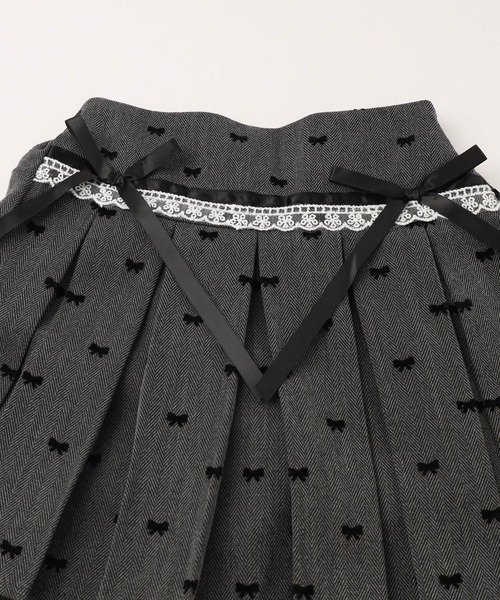 URBAN CHERRY（アーバンチェリー）の「【インナーパンツ付き】レース切り替えリボンプリーツスカート（スカート・キッズ・グレー・110cm/120cm/130cm/140cm/150cm）」の12枚目の写真