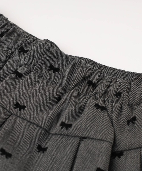 URBAN CHERRY（アーバンチェリー）の「【インナーパンツ付き】レース切り替えリボンプリーツスカート（スカート・キッズ・グレー・110cm/120cm/130cm/140cm/150cm）」の11枚目の写真