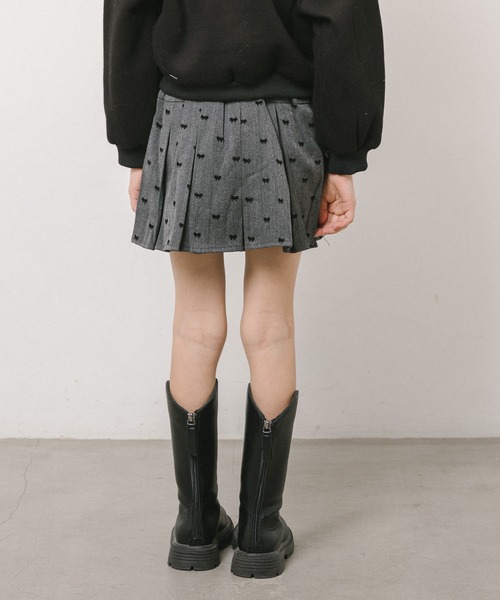 URBAN CHERRY（アーバンチェリー）の「【インナーパンツ付き】レース切り替えリボンプリーツスカート（スカート・キッズ・グレー・110cm/120cm/130cm/140cm/150cm）」の6枚目の写真