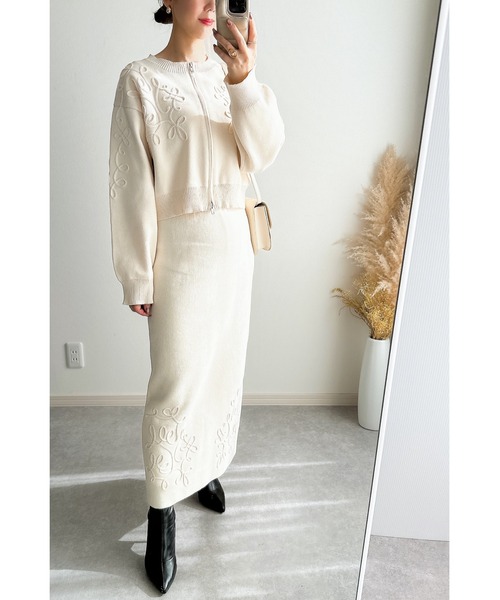 &. NOSTALGIA（アンドドットノスタルジア）の「【ZOZO限定】コード刺繍バックスリットニットスカート（スカート・レディース・ブラック/アイボリー/チャコールグレー・M）」の4枚目の写真