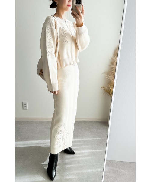 &. NOSTALGIA（アンドドットノスタルジア）の「【ZOZO限定】コード刺繍バックスリットニットスカート（スカート・レディース・ブラック/アイボリー/チャコールグレー・M）」の5枚目の写真