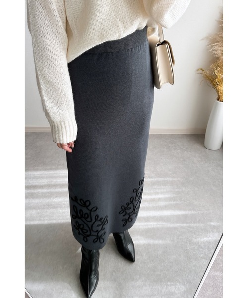 &. NOSTALGIA（アンドドットノスタルジア）の「【ZOZO限定】コード刺繍バックスリットニットスカート（スカート・レディース・ブラック/アイボリー/チャコールグレー・M）」の10枚目の写真