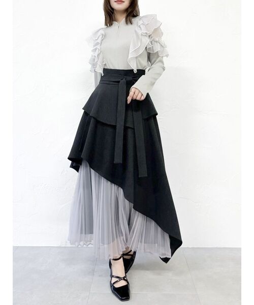 新品 タグ付 OBLI オブリ フリルスウェット ホワイト no brand（ノーブランド）の「サメ袖刺繍BIGスウェット/オフ