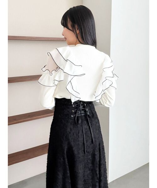 dazzlin(ダズリン)の「フロントホック長袖フリルトップス(Tシャツ/カットソー・レディース・ベージュ/ブラック/オフホワイト/グレー・FREE)」の5枚目の写真