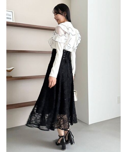 dazzlin(ダズリン)の「フロントホック長袖フリルトップス(Tシャツ/カットソー・レディース・ベージュ/ブラック/オフホワイト/グレー・FREE)」の7枚目の写真