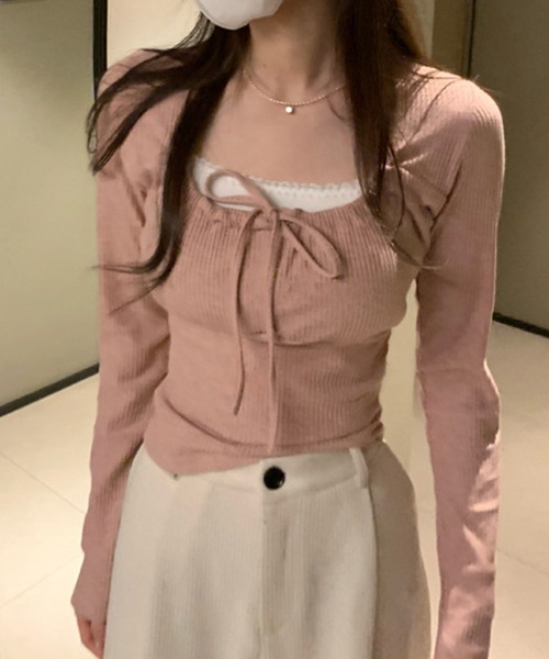 gossip!ロサンゼルス(ゴシップロサンゼルス)の「YUGA スクエアカラー フロントリボントップス(Tシャツ/カットソー・レディース・ホワイト/ピンク/オフホワイト/グレー・FREE)」の1枚目の写真