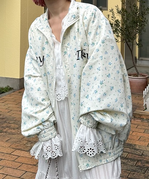 Alley Tokyo(アリートーキョー)の「Alley Tokyo花柄ブルゾン(ブルゾン・レディース・オフホワイト・FREE)」の9枚目の写真