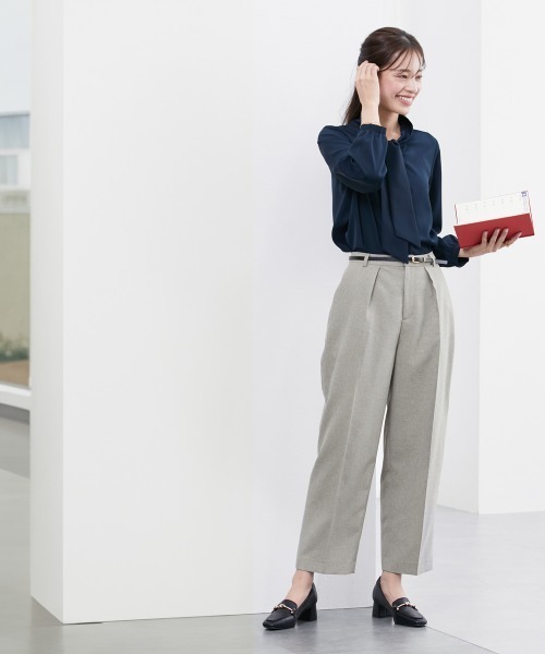 7days Life Styling(セブンデイズライフスタイリング)の「タックコクーンパンツ(スラックス・レディース・ベージュ/チャコール・LL/S/M/L)」の3枚目の写真