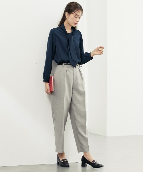 7days Life Styling(セブンデイズライフスタイリング)の「タックコクーンパンツ(スラックス・レディース・ベージュ/チャコール・LL/S/M/L)」の4枚目の写真