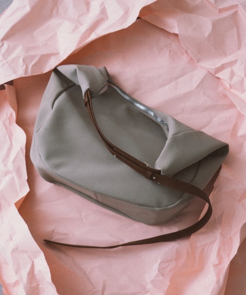 DRWCYS（ドロシーズ）の「バイカラーバッグ（ショルダーバッグ・レディース・グレー/ブラック・FREE）」の2枚目の写真